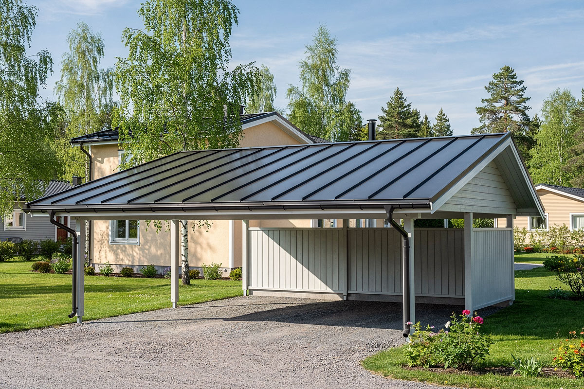 Autokatoksen peltikattoremontti